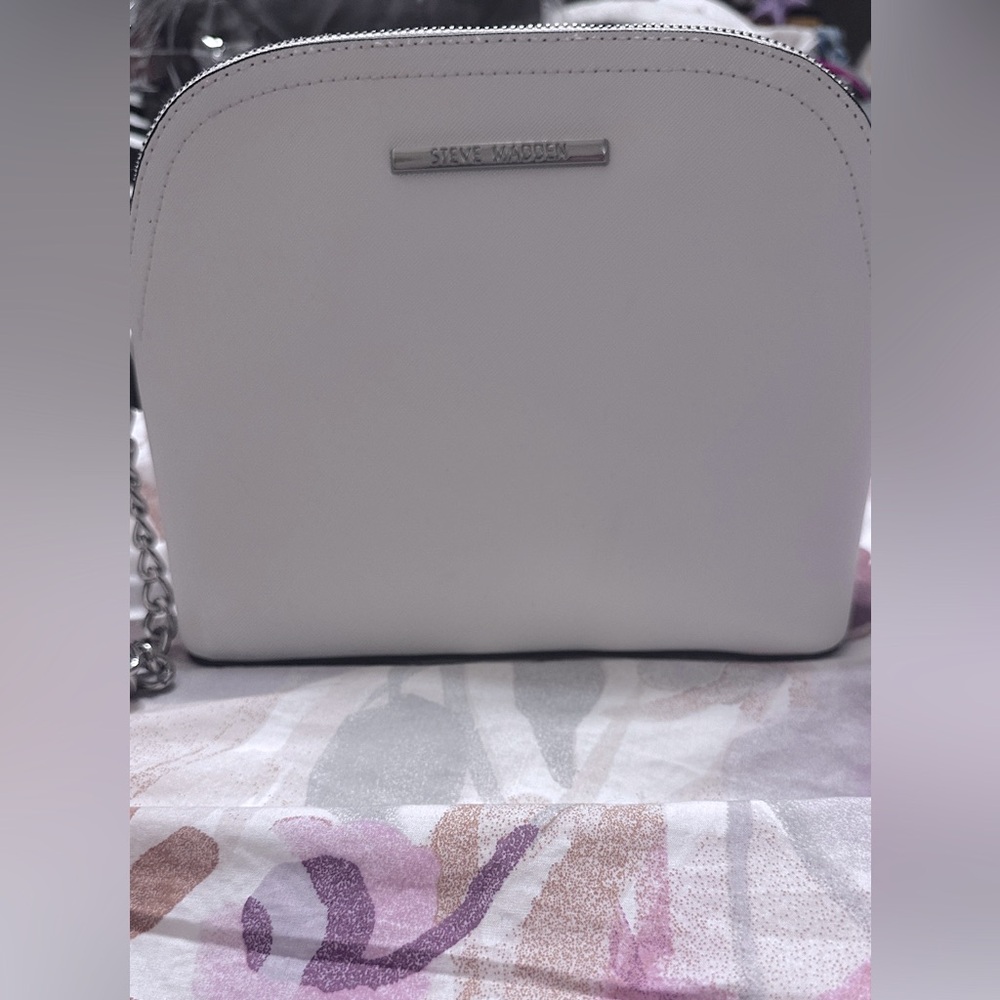 Steve Madden white pebbled leather crossbody